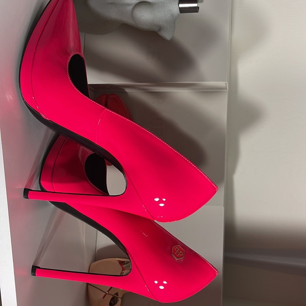 Philipp Plein hot pink stilettos. - Picture 2 of 3